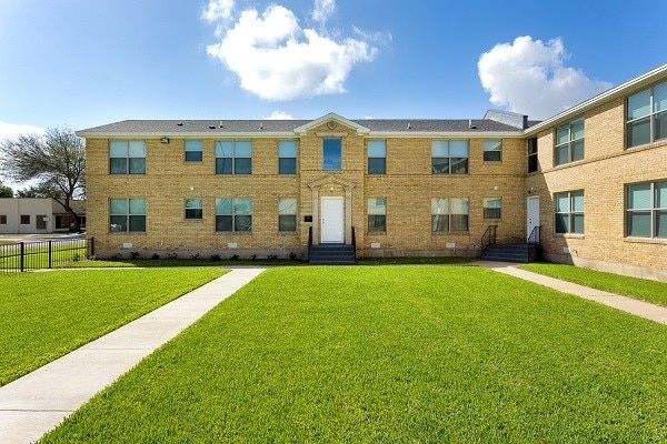 Building Photo - Mercedes Court Apartments