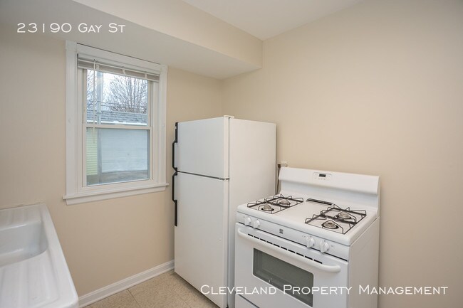 Foto del edificio - 4 Bedroom Euclid Home