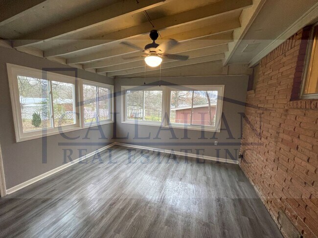 Building Photo - Updated NLR home