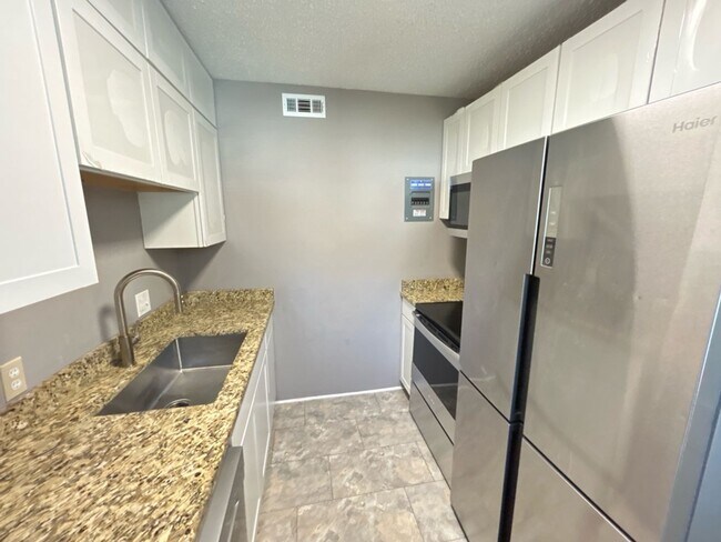 Foto del edificio - Hampton Hills Condo