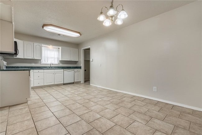 Building Photo - 9 Shirley Ln