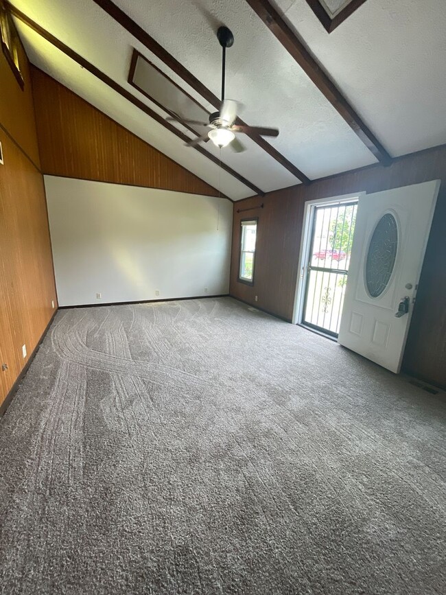Foto del edificio - Convenient New Albany location