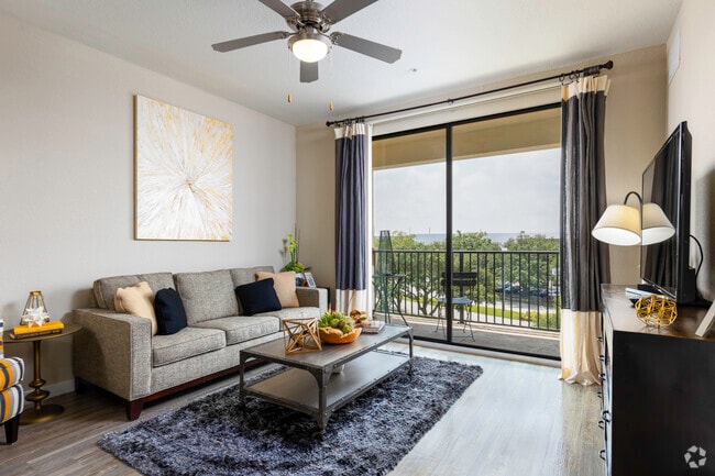 1BR, 1BA - 729SF - Living Room - Dwell Maitland