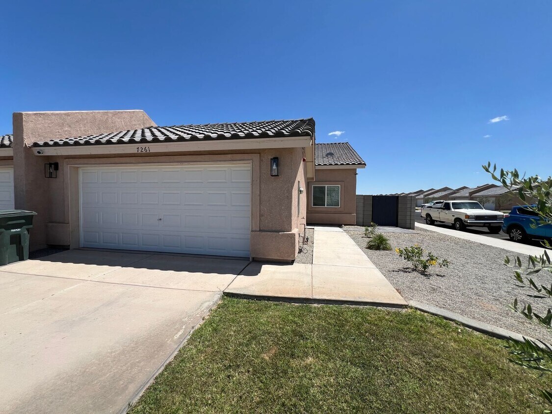 Primary Photo - VERY NICE 3 BEDROOM IN DESERT SKY!