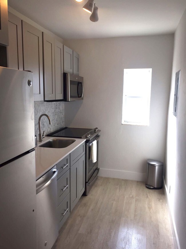 Cocina completa - SoMi Happy Livin' (Furnished)