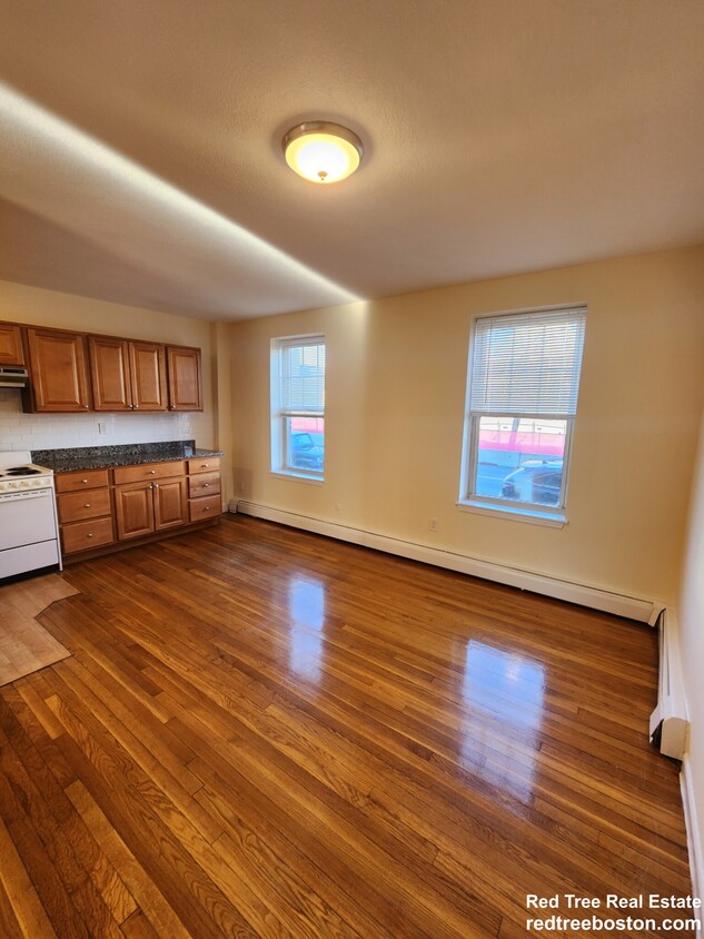 Primary Photo - 168 North Beacon St