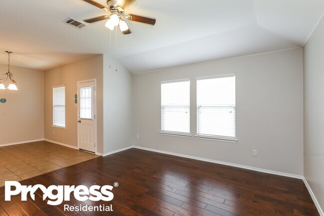 Building Photo - 2116 Meadow View Dr
