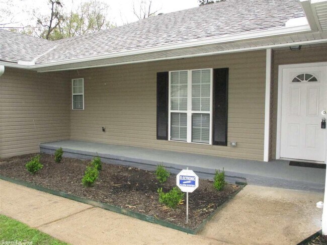 Building Photo - 2104 Cherry Crossing