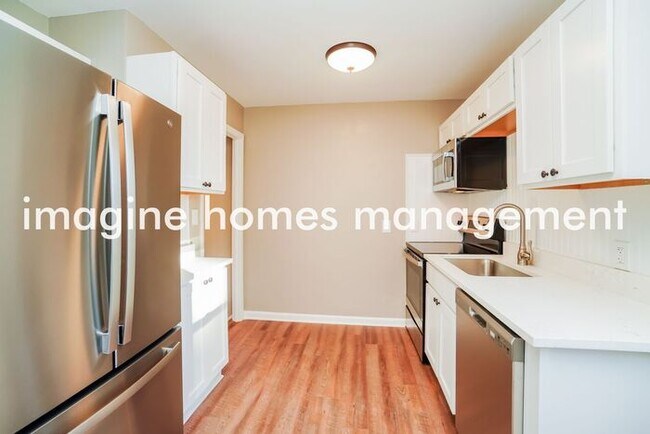 Foto del edificio - Fully Renovated 3 Bedroom Single Family Ho...