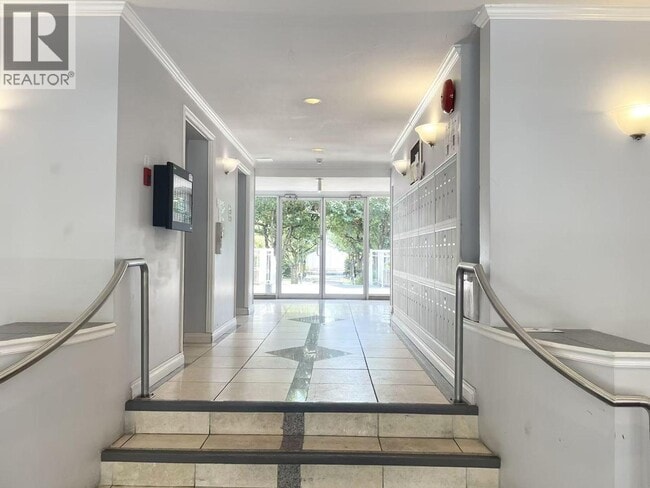 Building Photo - 5500-5500 Arcadia Rd