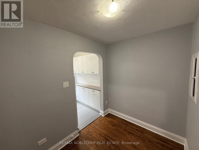 Building Photo - 1377 Bayview Ave