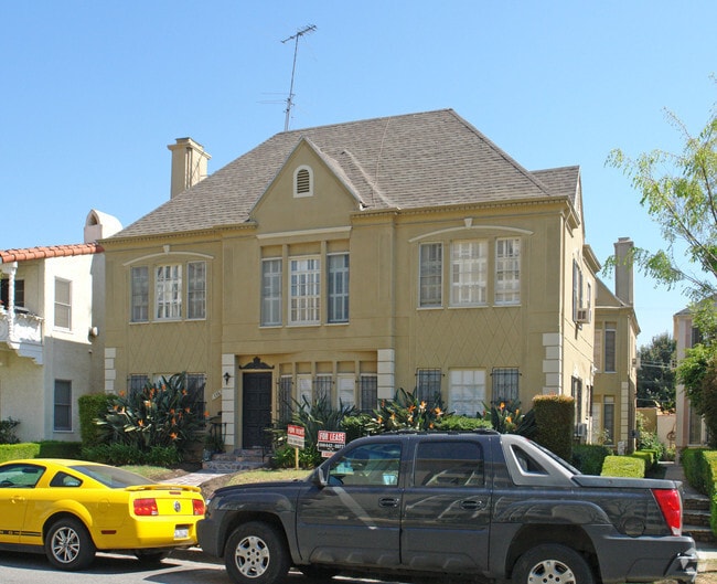 Building Photo - 136 S Reeves Dr