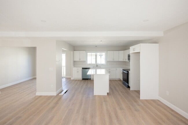 Building Photo - 17 Mott St