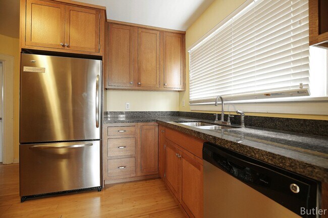 Building Photo - CLICK "REQUEST A TOUR" NOW!