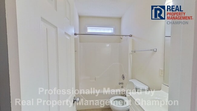 Foto del edificio - Charming 3 BD/2 BA Home w/Split Bedroom La...