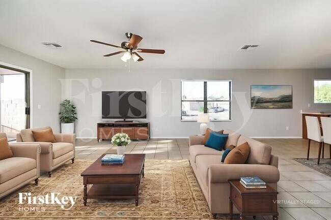 Foto del edificio - 8780 E Green Branch Ln