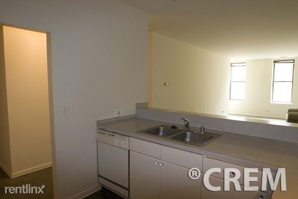 Foto del edificio - 2355 N Southport Ave