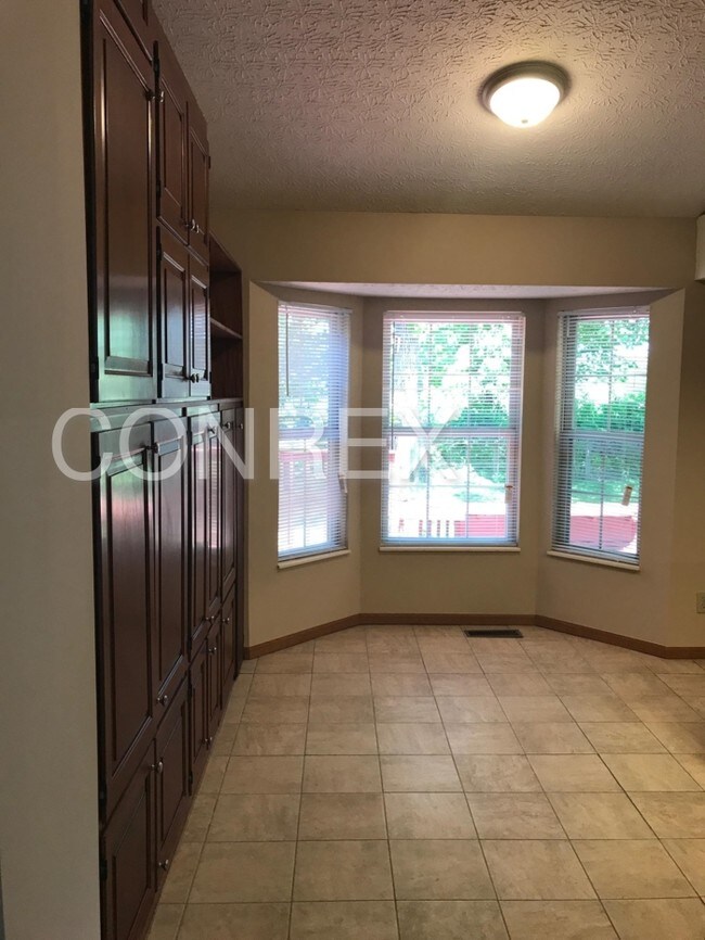 Building Photo - 4901 Dexter Ct