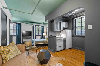 Building Photo - 1421 W Addison St