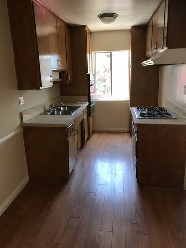 Foto del edificio - 5049 Denny Ave