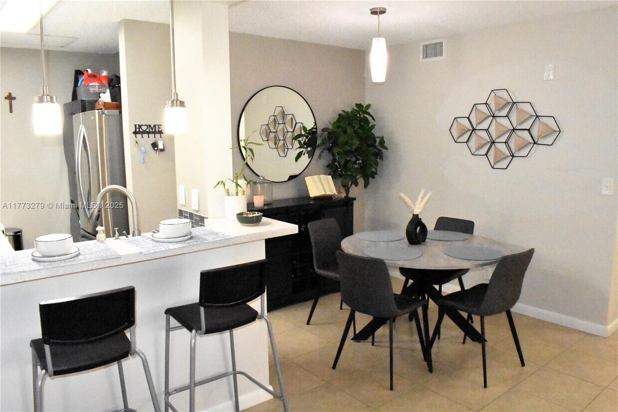 SO FLO Real Estate Group 3586 N University Dr # U-6 CORAL SPRINGS, FL - 3586 N University Dr
