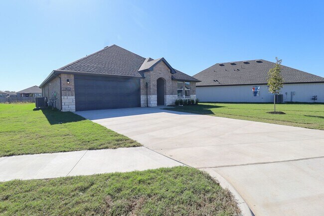 Foto del edificio - Move In Ready! New Construction 5 Bed 3 Bath DR Horton Home