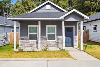 Building Photo - 16894 Balmoral St Building Photo - 16894 Balmoral St