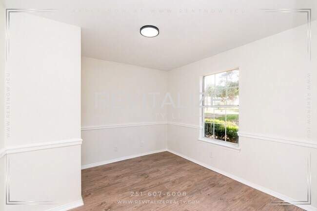 Foto del edificio - 6513 Victoria Pl S