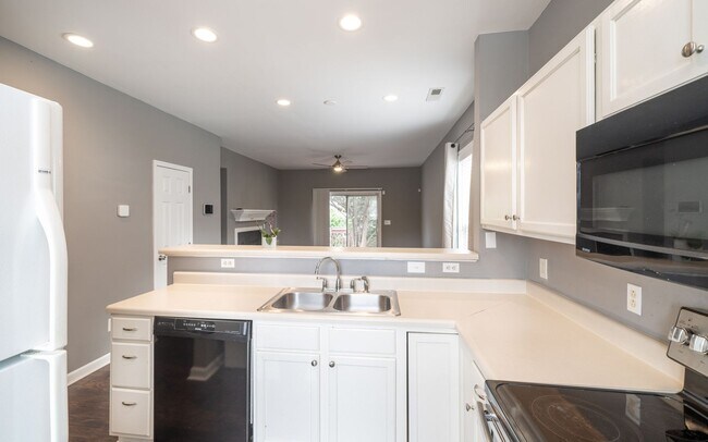 Foto del edificio - Fantastic 2 Bedroom, 1.5 Bath Townhome in ...