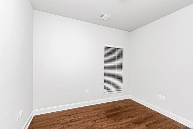 Building Photo - 8231 Valencia Ct