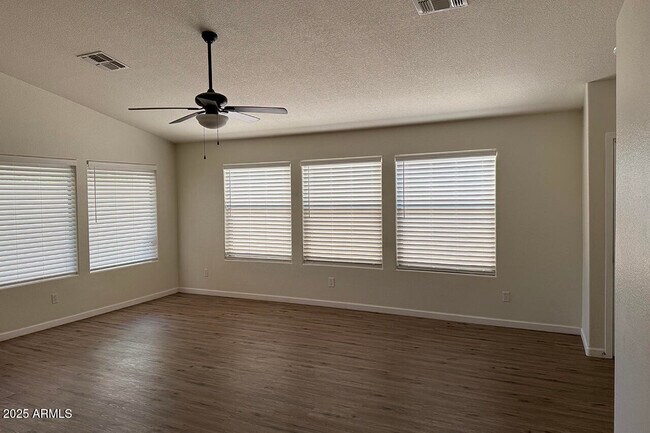 Foto del edificio - 1448 N Sierra Heights