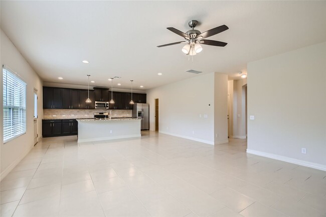 Building Photo - Home in Weston Oaks!