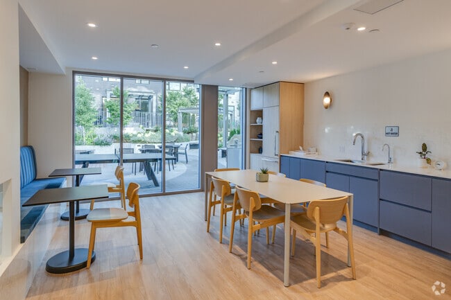 Amenity Room - Seasons