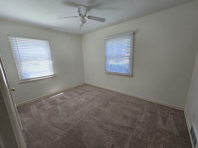 Building Photo - 2805 W 75th St