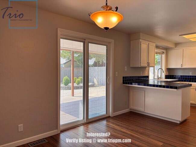 Foto del edificio - 694 Driftwood Dr