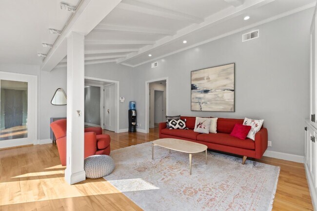 Building Photo - 553 Alhambra Rd