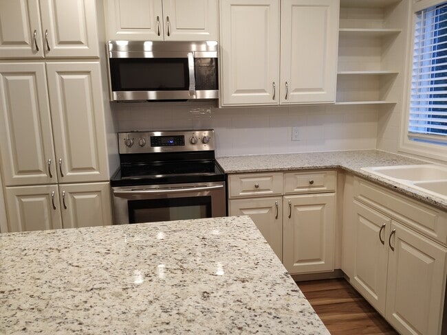 Building Photo - 26A Adare Cres