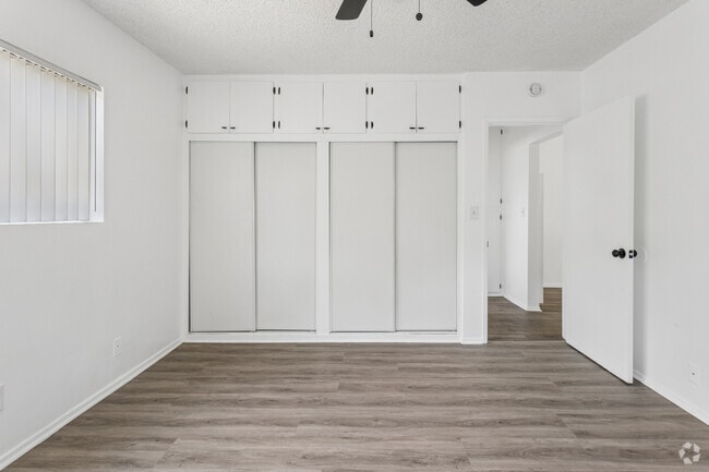 1 habitación, 1 baño - 882 pies cuadrados - Dormitorio - 2135 Santa Fe Ave.