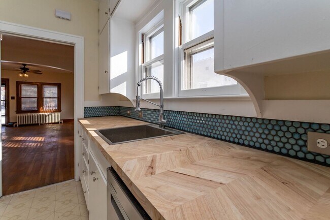 Foto del edificio - Stunning Bungalow in Downtown Colorado Spr...