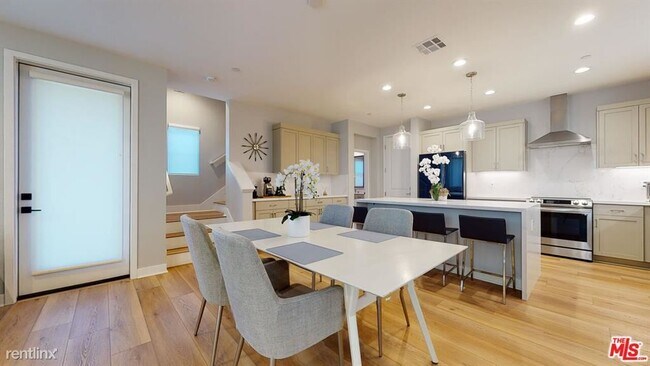 Building Photo - 4 br, 2.5 bath House - 2064 Woodland Walk