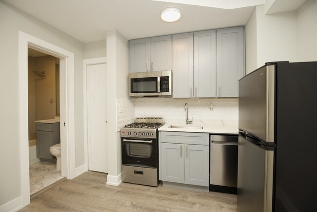 Foto del edificio - 545 W Belmont Ave