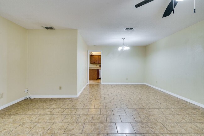 Building Photo - Charming 3BR/2BA Single-Family Home in Por...