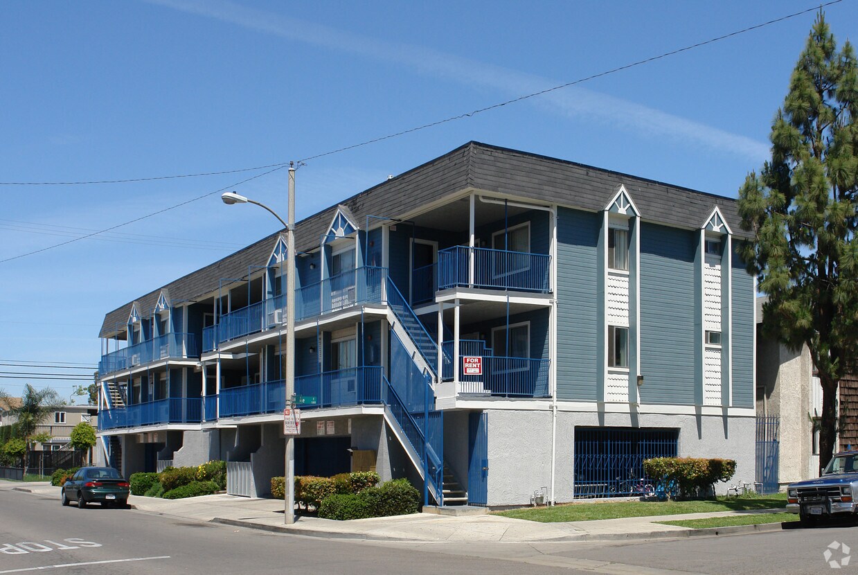 Primary Photo - The Oak Street Apartments