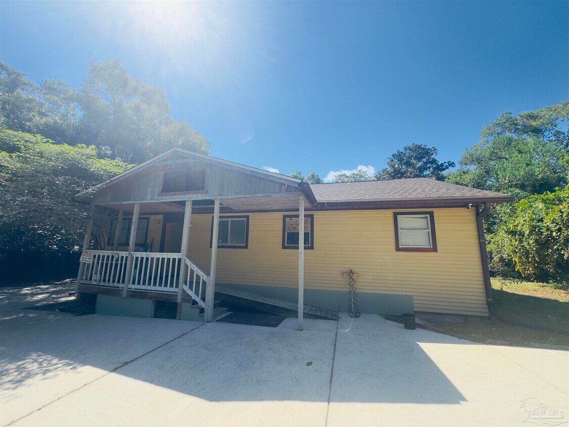 Foto principal - 581 Calhoun Ave
