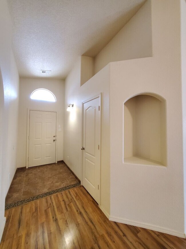 Foto del edificio - 3 Bed 2 Bath home in Huning Ranch!