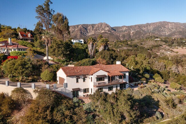 Foto del edificio - 2700 Torito Rd