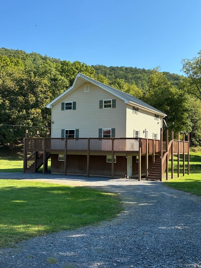 Building Photo - 945 Tucker Ridge Rd