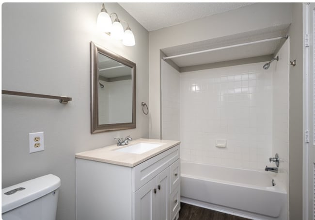 Foto del edificio - 2121 Lobdell Blvd