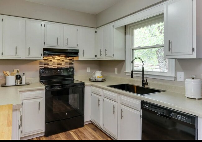 Building Photo - 1114 Vandora Springs Rd