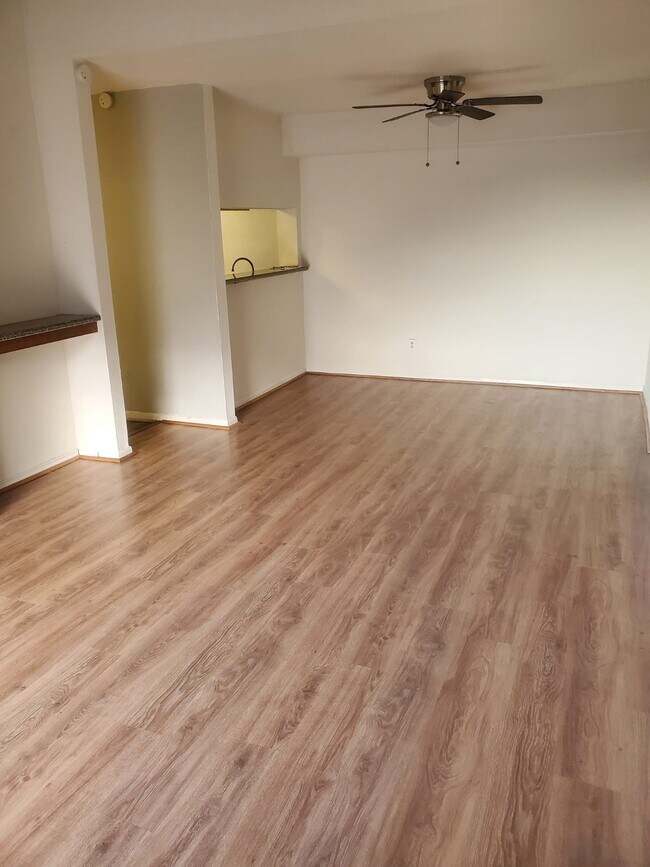 Foto del edificio - 9090 S Braeswood Blvd